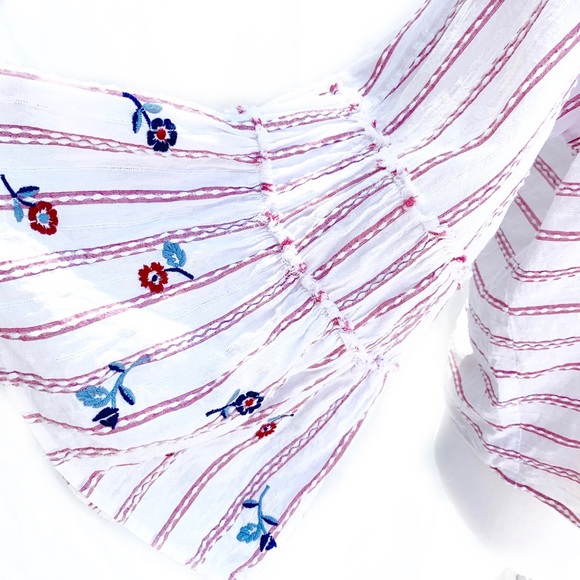 🎉HP🎉 Vince Camuto Embroidered Floral Top with embellished Sleeves - Picture 6 of 10